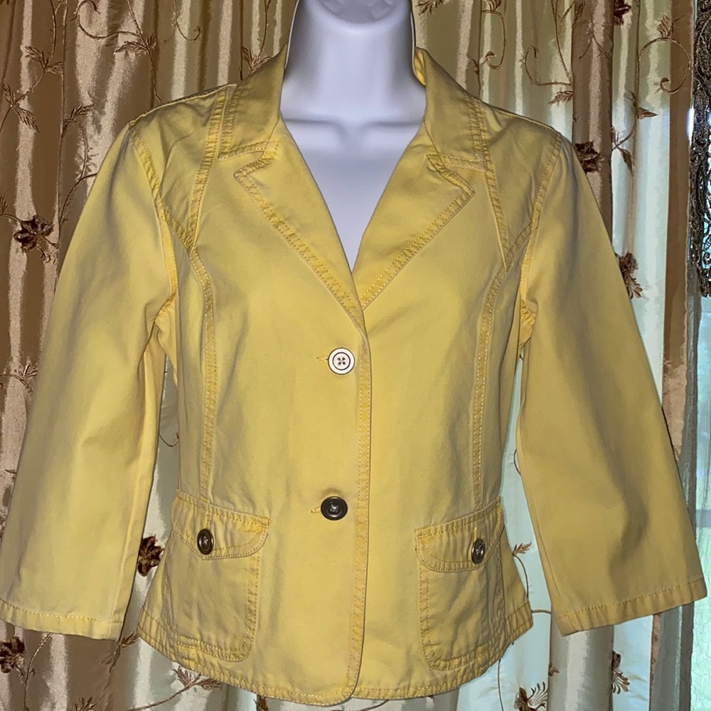 💛. Short beautiful jacket